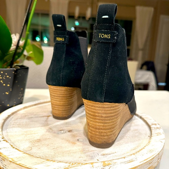 Almost new only wore once. Size 8 Kelsey TOMS wedged booties - Picture 7 of 7